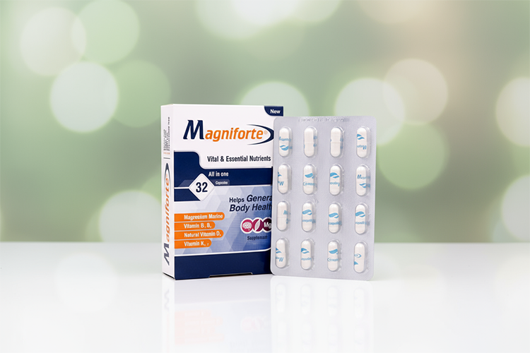 عکس قرص مگنیفورت برای ریزش مو روی سطح سفید